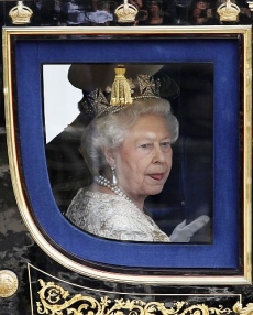 Britská královna Alžběta II. na cestě do parlamentu.