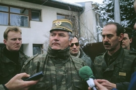 Generál Ratko Mladić v polovině 90. let v Bosně.