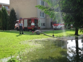 V Ivanovicích na Hané hasiči likvidovali dvě laguny.