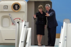 Pevný pár. Prezident George Bush s chotí Laurou (ilustrační foto).