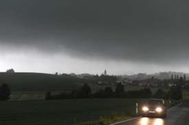 Bouřky mají dorazit i do středních a východních Čech.