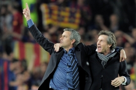 José Mourinho (vlevo) s manažerem Interu Orialim.