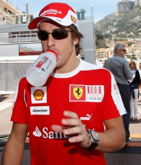 Fernando Alonso při závodě v Monacu.