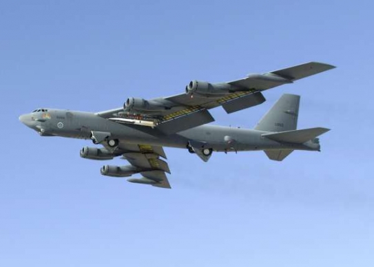Rekordmana X-52A vynesl do oblak B-52 Stratofortress.