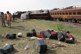 Srážka dvou vlaků si vyžádala nejméně 65 obětí.