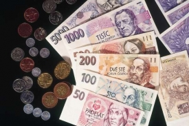 Česká měna oslabuje oproti euru kvůli předvolební nervozitě.