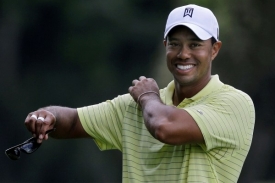Tiger Woods udržel post světové jedničky.