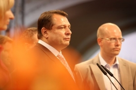 Vedení oranžových předal Paroubek Bohuslavu Sobotkovi.