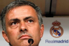 José Mourinho na tiskové konferenci v roli kouče Realu Madrid.