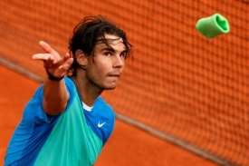 Rafael Nadal je v Paříži ve velké pohodě.
