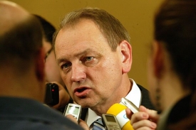 Jan Kasal na brněnském sjezdu, který zvolil novou tvář - Jiřího Čunka.