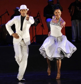 Název show je inspirován latinskoamerickým tancem.