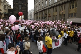 Dopravu zkomplikuje také pochod proti rakovině prsu.