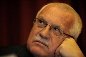Prezident Václav Klaus bojuje vůči euru na všech frontách.
