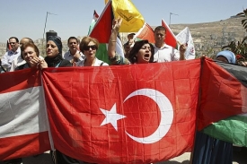 Největší protesty proti izraelské akci probíhaly v Turecku.