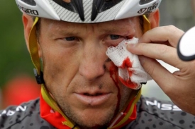 Lance Armstrong čelil slovnímu atakování jednoho z diváků.