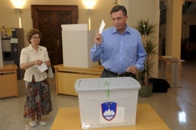 Referendum ohledně sporu hranice mezi Slovinskem a Chorvatskem.