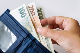 Průměná mzda v Česku v prvním čtvrtletí vzrostla o pětistovku.