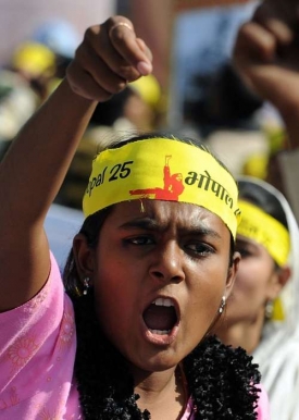 25 let marných protestů bhópálských obětí a jejich blízkých.