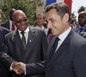 Paroháč Zuma na návštěvě u francouzského prezidenta.
