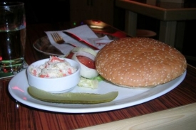 Hooters burger v základní verzi: 195 korun.