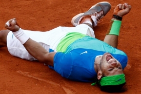 Vítězná křeč Rafaela Nadala.