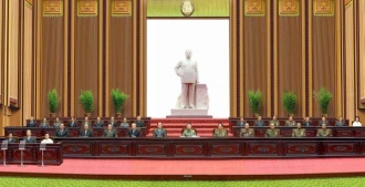 Mimořádná schůze severokorejského parlamentu.