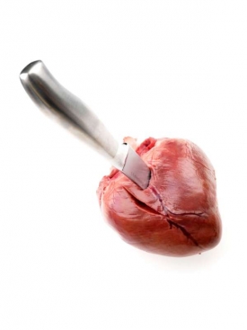 Nůž a srdce (ilustrační foto).