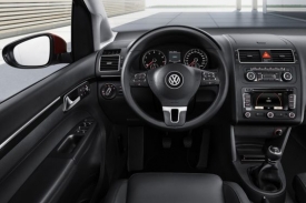 Interiér je typický pro automobilku Volkswagen.