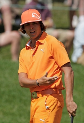 Extravagantní Rickie Fowler, vycházející hvězda světového golfu.