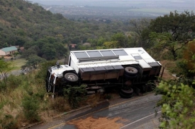 Z nehody poblíž jihoafrického Barbentonu.
