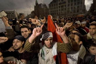 Islamizace Nizozemí. Mohamedáni demonstrují v Amsterdamu.
