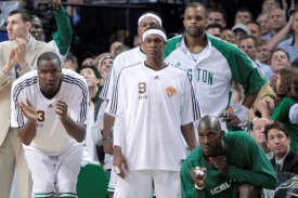 Basketbalisté Bostonu vyrovnali finálovou sérii.