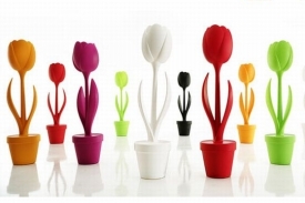 Lampy s názvem Tulipány se vyrábí ve velikostech S a XL.