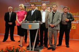 Škromach (vpravo) uspěl na Zlínsku při volbách do sněmovny.