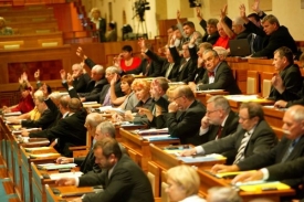 Senát navrhl členy skupiny bratří Mašínů na nejvyšší státní ocenění.