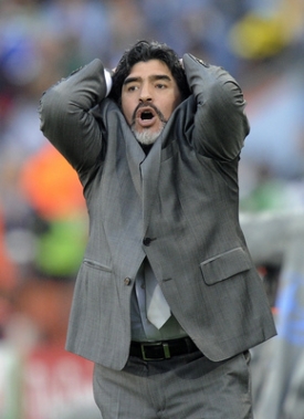 Diego Maradona jako vždy - herecky emotivní.