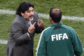 Diego Maradona jako vždy - herecky emotivní.