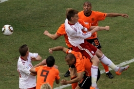 Momentka z utkání Nizozemsko - Dánsko.