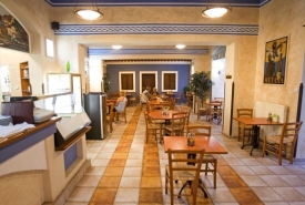 V řecké restauraci Saranda se zdraví po řecku 
