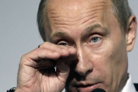 Ruský premiér Vladimir Putin se může radovat. Rusů bez práce ubývá.