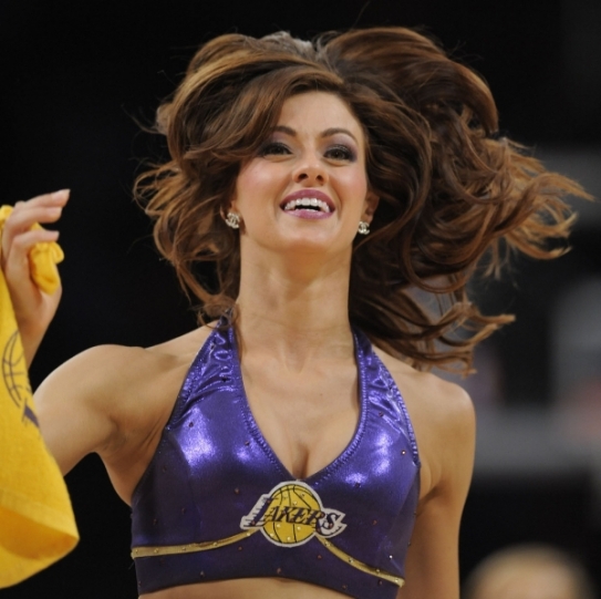 Lakers hnaly za vítězstvím i pohledné roztleskávačky.