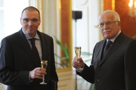 Miroslav Singer (vlevo), nový viceguvernér ČNB s Václavem Klausem.
