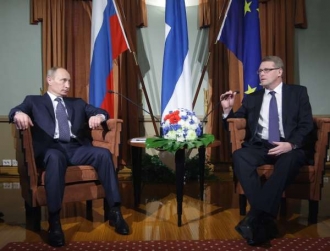 Neslavný konec premiéra Vanhanena. Na snímku s Putinem.