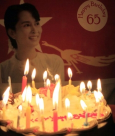Su Ťij slaví 65. narozeniny.