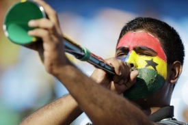 Trubka vuvuzela je hitem letošního šampionátu.