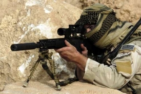 Sniper speciálních sil USA s puškou MK 12.