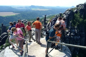 Turisté mohou v Českém Švýcarsku obdivovat přírodní skvosty.