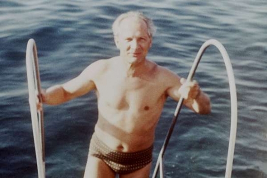 Honecker do vody.