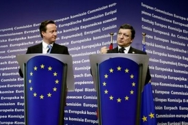 Jose Manuel Barroso, šéf Evropské komise (vpravo).